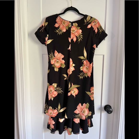 SOLD Vintage Black Floral Short Sleeve Dress - Picture 3 of 13